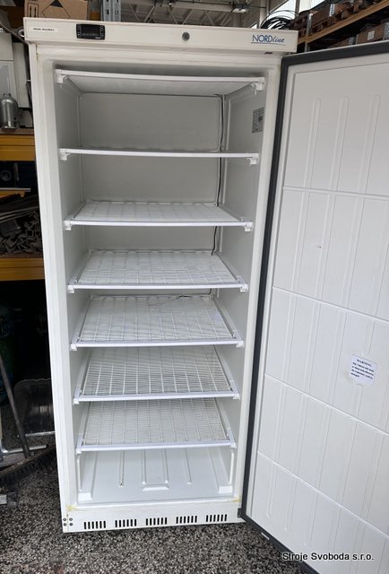 Mrazící gastro skříň UF 600 (Mrazici gastro skrin Nordline UF 600  (2).JPG)